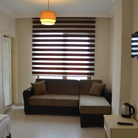 Naz By Travelin Bed & Breakfast *